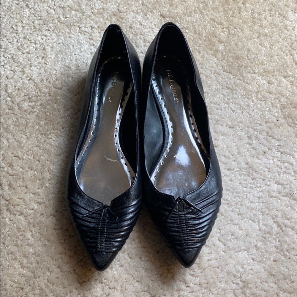 Like new BCBG black leather flats!